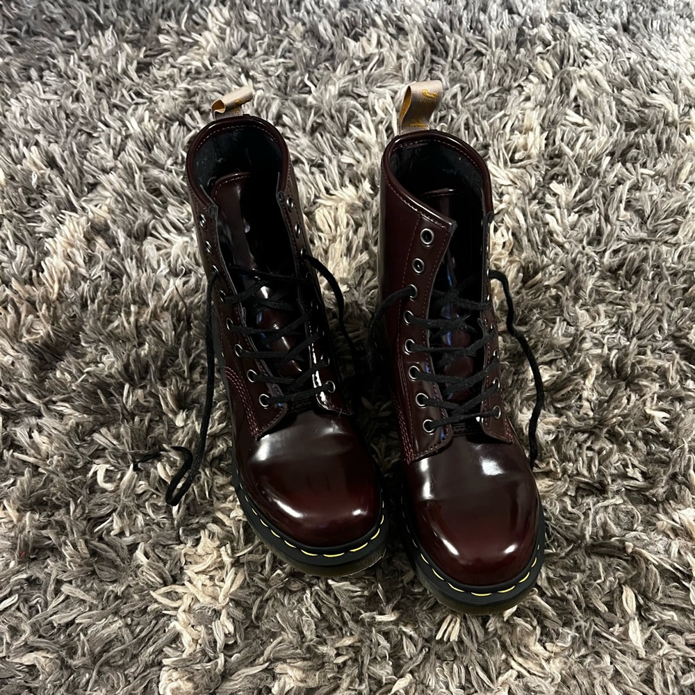 Dr. Marten’s Size 8 CHERRY RED OXFORD Lace Up Boots Model 24226